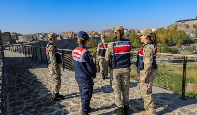 Diyarbakır Jandarmasından Kadına Şiddete Dur Mesajı