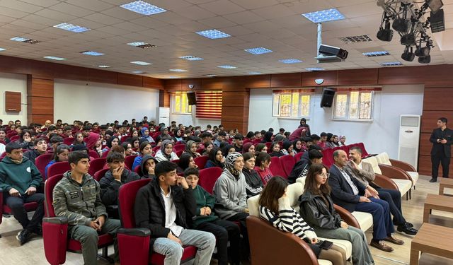 Diyarbakır’da lise öğrencilerine sınav konferansı düzenlendi