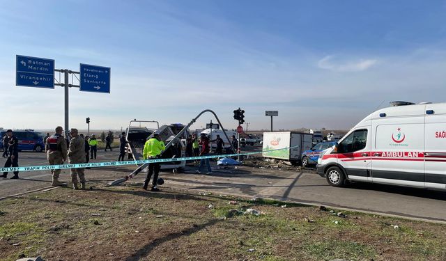 Diyarbakır'da zincirleme trafik kazası: 2 ölü, 3 yaralı