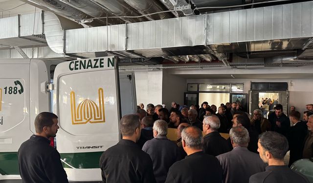 Bir çiftle 5 yaşındaki çocukları evde ölü bulundu