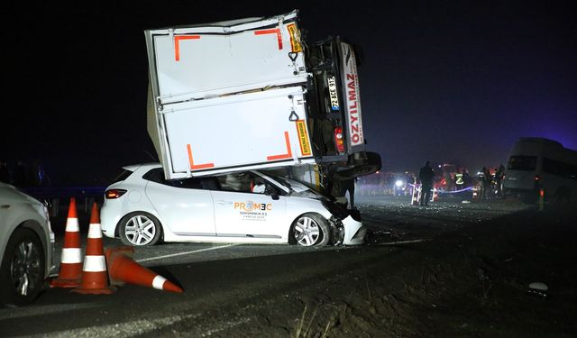Zincirleme trafik kazasında 3 kişi öldü, 14 kişi yaralandı