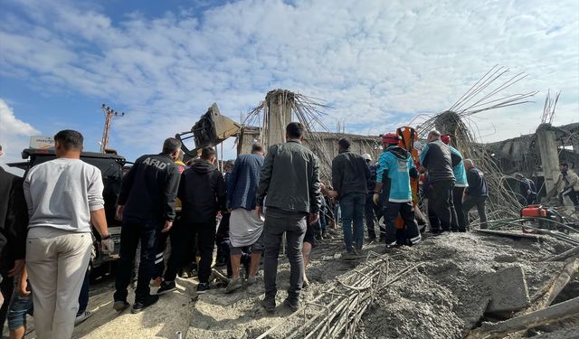 Şanlıurfa'da inşaat çöktü: 2 işçi ağır yaralı