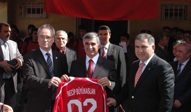 M. Necip Büyükaslan, 23 Yıllık İktidarın İlk 10 Yılını Özetledi