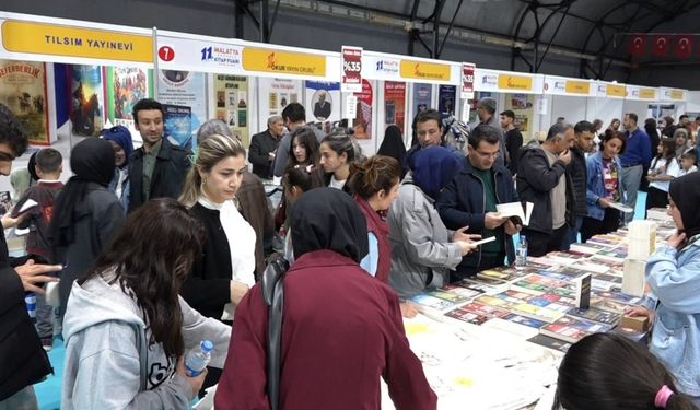 Kitapseverler 11. Anadolu Kitap Fuarı'nda buluştu