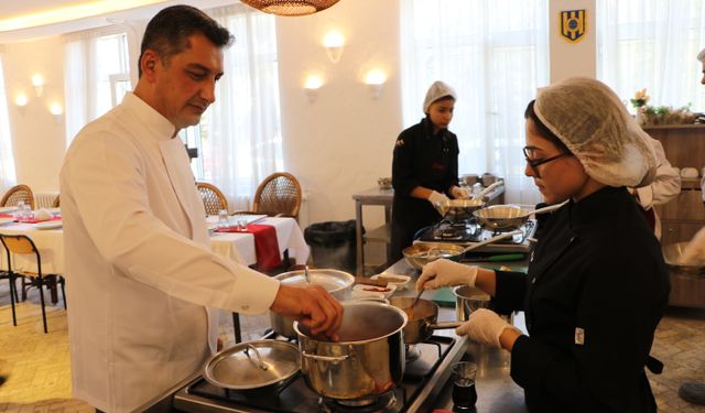 Mezun olduğu okulda eğitim için çaba gösteriyor