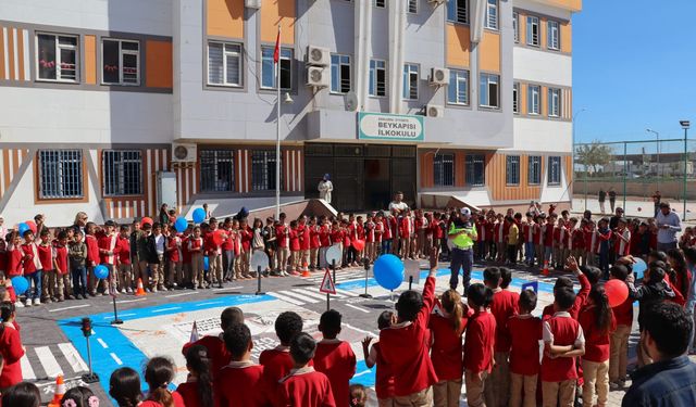 Şanlıurfa'da jandarmadan öğrencilere trafik eğitimi