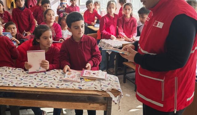 Türk Kızılay Sur Şubesinden 'Bir Kitap Bin Umut' kampanyası