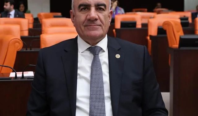 Özhan; "Atatürk, birçok ulusa ilham kaynağı olmuştur.”