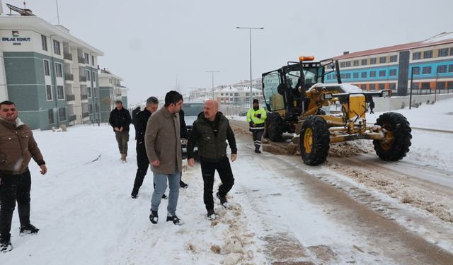 Vali Varıl, İndere'de Kar Müacedelesini İnceledi