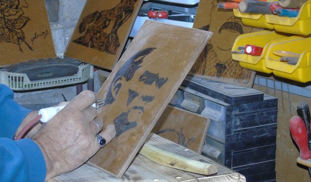 Atık ahşaplar emekli öğretmenin elinde sanata dönüşüyor