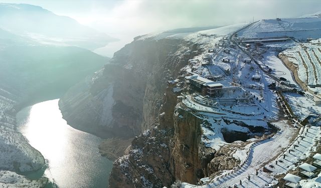 Botan Vadisi’nde Kar Manzarası Dronla Görüntülendi