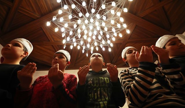 Adıyaman ve çevre illerde Regaip Kandili idrak edildi