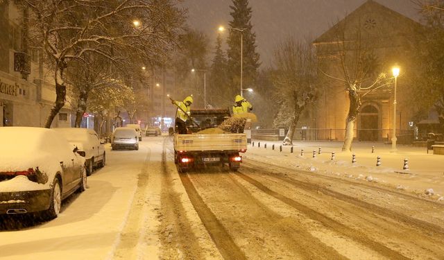 Gaziantep'te karla mücadele çalışmaları sürüyor