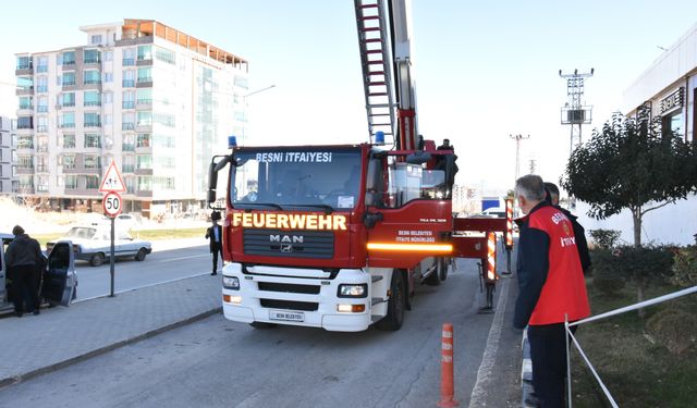 Besni’ye Yeni İtfaiye Aracı ve Ücretsiz Minibüs Desteği