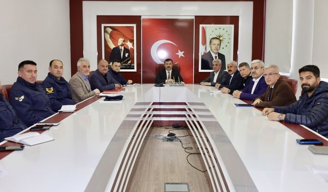 Kahta'da orta ve ağır hasarlı binaların yıkımı görüşüldü