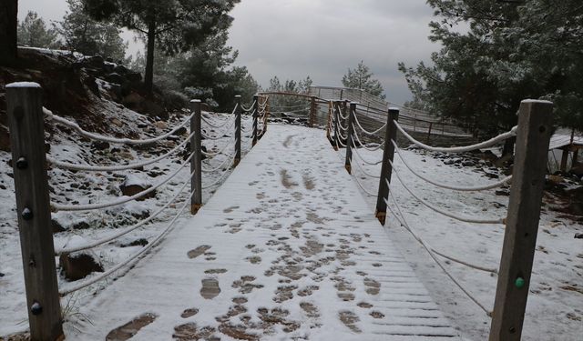 Kilis'in yüksek kesimlerinde kar yağışı etkili oldu