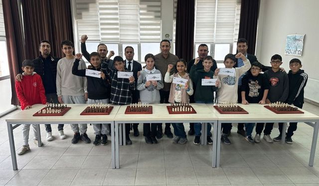 Malatya'da öğrenciler satranç turnuvasında buluştu