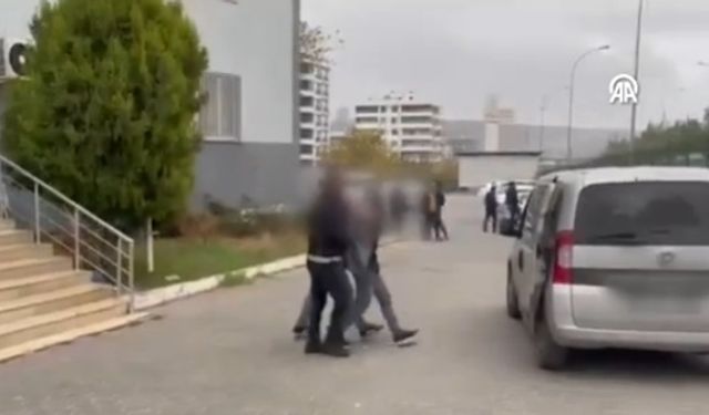 Operasyonda Şok Anlar: Zanlı Polisi Isırarak Direndi!