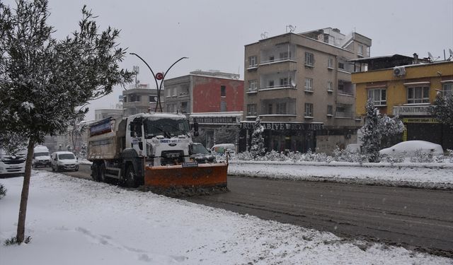 Şahinbey'de karla mücadele çalışmaları sürüyor