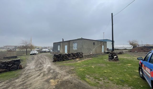 Şanlıurfa'da bir kişi, eşini ve oğlunu öldürdü