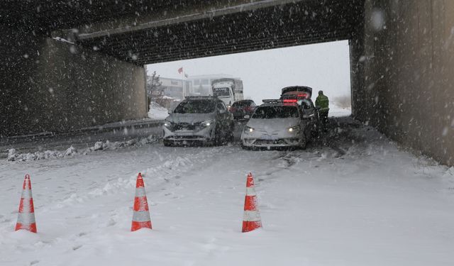 Şanlıurfa'da kar nedeniyle bazı yollar trafiğe kapatıldı