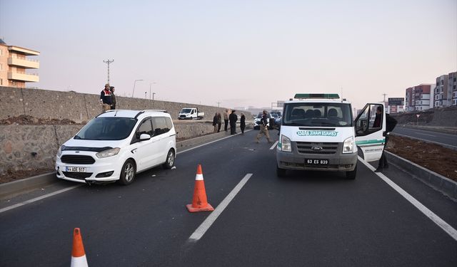 Minibüs ve hafif ticari aracın çarptığı yaya öldü