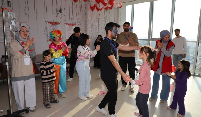 Şiirle İyileşen Minik Kalpler Adıyaman’da Gülümsedi