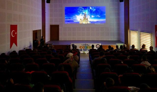 Tut Kaymakamlığı Çocuklara Sinema İzletti