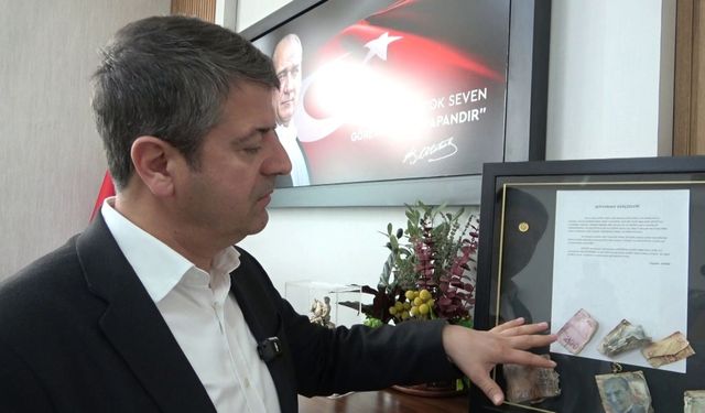 Tutdere makam odasında yer alan tabloyu anlattı