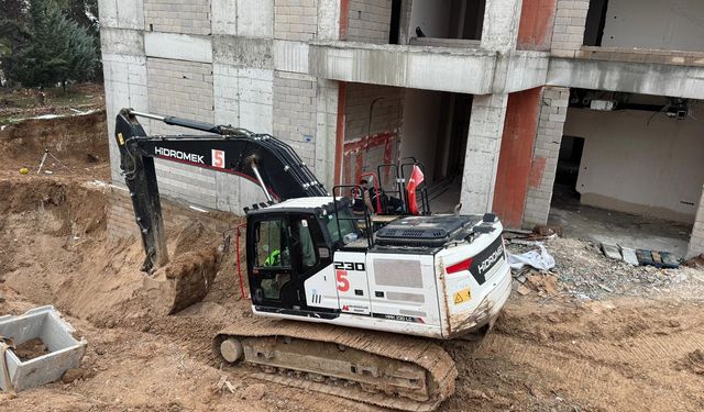 Adıyaman'da iş makinasıyla duvar arasında sıkışan işçi öldü