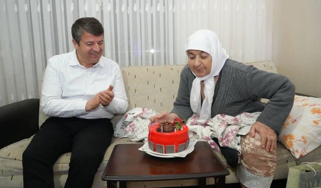 Tutdere'den 87 yaşındaki vatandaşa doğum günü sürprizi