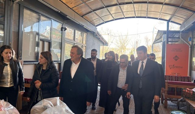 CHP heyeti Balıkesir çarşısında esnafın sorunlarını dinledi