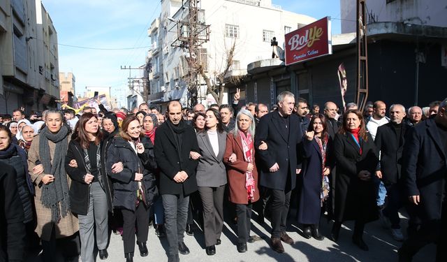 DEM Parti Eş Genel Başkanları Mardin'de yürüyüşe katıldı