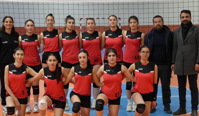 Depremzede kız voleybol takımı şampiyonluğa odaklandı