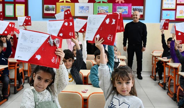 Diyarbakır ve çevre illerde karneler dağıtıldı