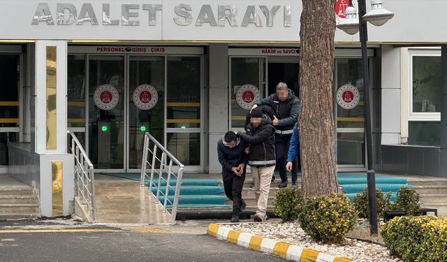 Midelerinde Yasaklı Madde İle Yakalandılar