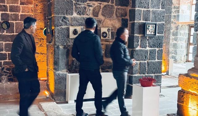 Diyarbakır'da 'Nazar Tılsım ve İzler' seramik sergisi açıldı