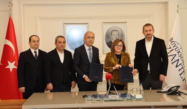 Fatma Şahin’den Besni’ye Kapalı Spor Salonu