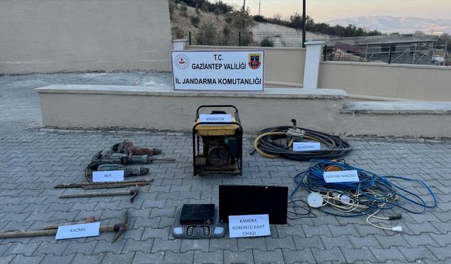 Gaziantep'te kaçak krom madeni çıkaran 2 kişi yakalandı