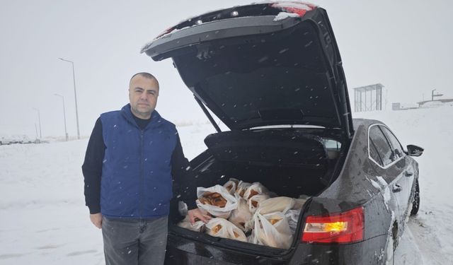 Kahta'da evlerinden çıkamayanlara ekmek desteği