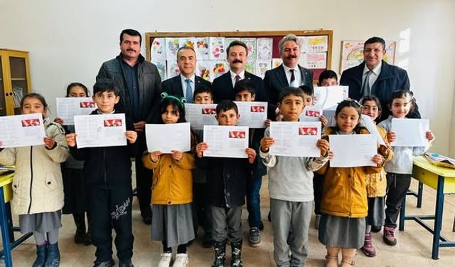 Kaymakam Aslan, Öğrencilerin Karne Sevincini Paylaştı