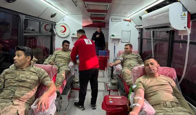 Kilis'te kan bağışı kampanyasına jandarmadan destek
