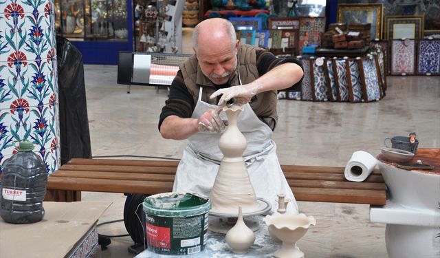 Çiniciler Çarşısı'nda 'canlı performans' dönemi başladı