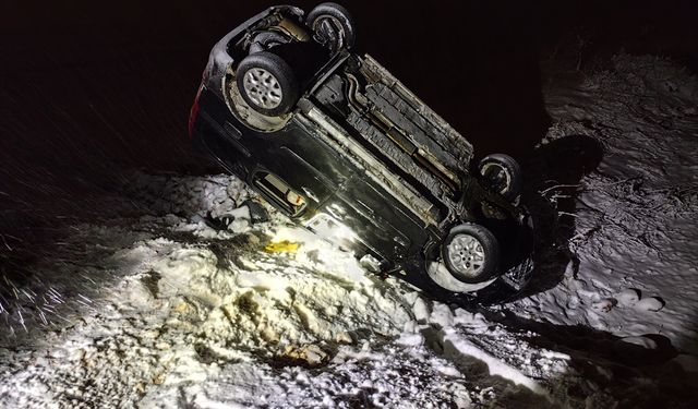 Ömerli’de Hafif Ticari Araç Devrildi: 5 Yaralı