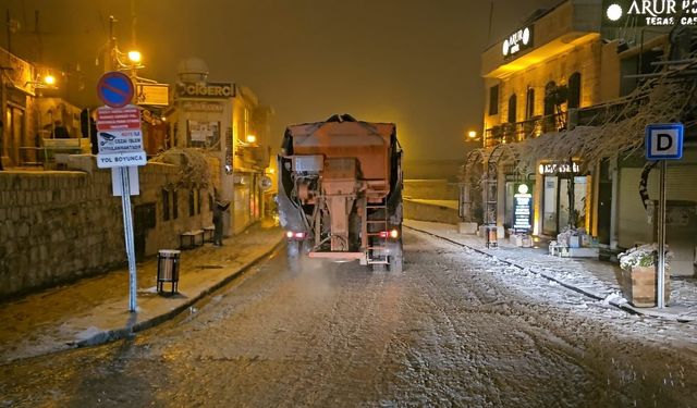 Mardin'de karla mücadele çalışmaları sürüyor