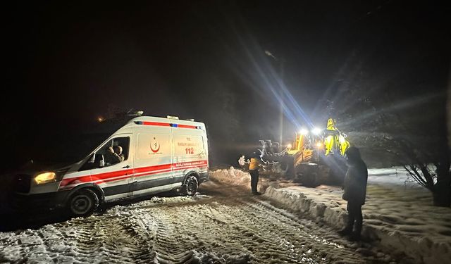Mahsur kalan ambulans belediye ekiplerince kurtarıldı