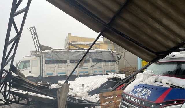 Şanlıurfa'da kar nedeniyle 67 iş yerinin çatısı çöktü