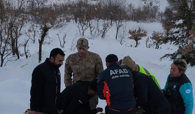 Siirt'te kar yağışı nedeniyle mahsur kalan işçi kurtarıldı