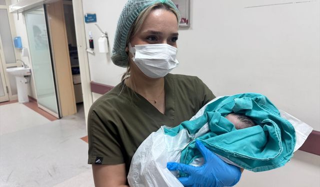 Siirt'te yılın son bebeği dünyaya geldi