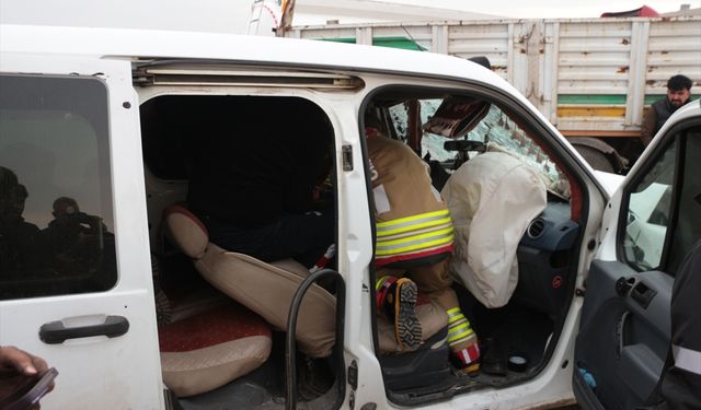 Şırnak’ta Park Halindeki Tıra Çarpan Araçta 1 Yaralı